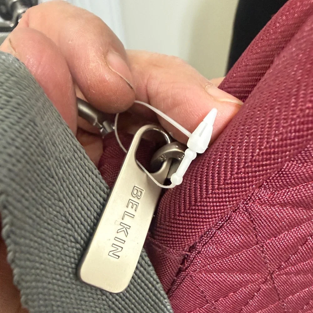 Belkin Quilted Burgundy Laptop Bag in new condition cond